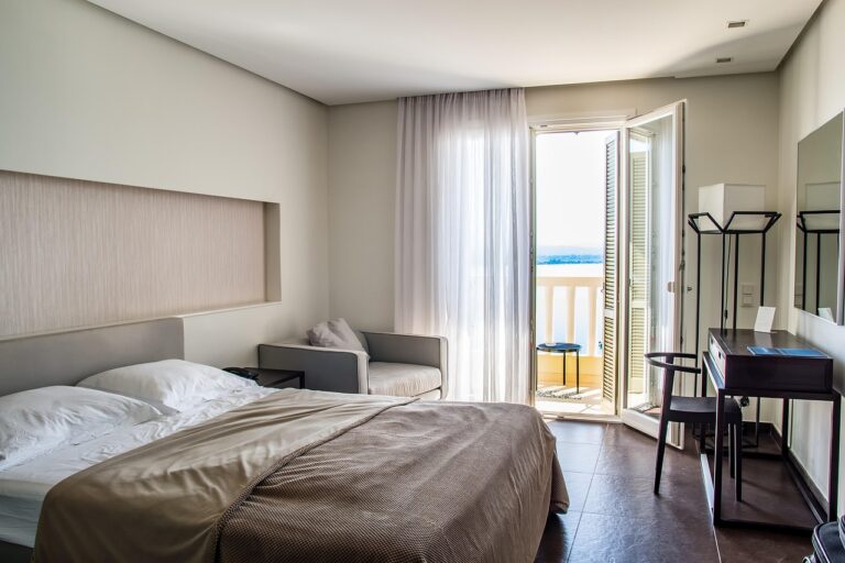 ホテルのベッドが二つの部屋は本当によくない？